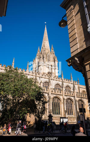 Oxford est une ville connue dans le monde entier comme l'accueil de l'Université d'Oxford, la plus ancienne université du monde anglophone. Angleterre, Royaume-Uni Banque D'Images