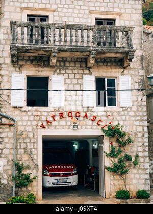 Bâtiment des pompiers à Perast. Fire Department Banque D'Images