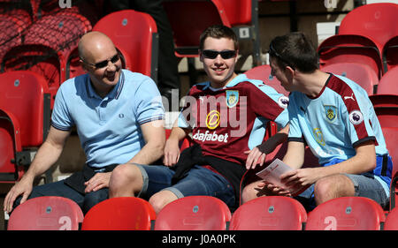 Burnley ventilateurs dans les stands lors du premier match de championnat au stade Riverside, Middlesbrough Banque D'Images