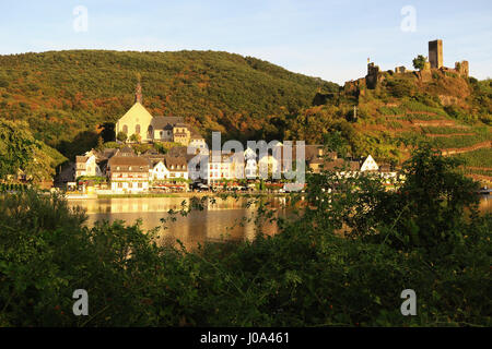 Rues de la région de village à Beilstein Moselle avec ses petites rues et maisons à colombages. Banque D'Images