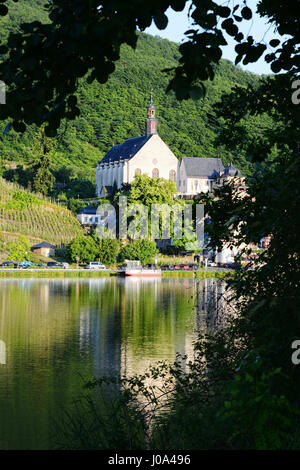 Rues de la région de village à Beilstein Moselle avec ses petites rues et maisons à colombages. Banque D'Images