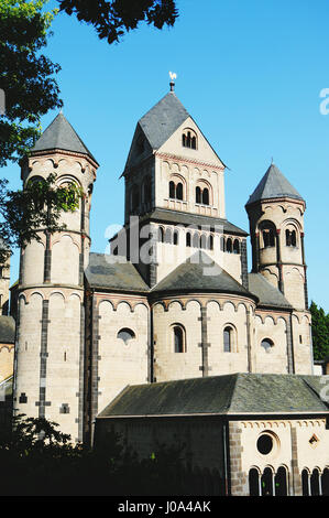 Monastère bénédictin à Maria Laach Voir le lac Laacher volcan. (Eifel, Allemagne) Banque D'Images