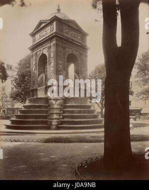La photographie d'Eugène Atget 'Fontaine des innocents' capture l'emblématique fontaine publique de Paris, en se concentrant sur son design classique et l'architecture environnante. L’œuvre d’Atget documente la beauté architecturale des monuments parisiens au début du XXe siècle. Banque D'Images