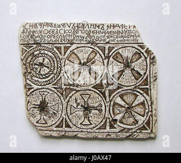 'Ploca Kulina bana iz crkve kod Visokog' (plaque de Kulin Ban de l'église près de Visoko) est une inscription médiévale en pierre en Bosnie, datant de 1189, qui est l'un des documents les plus importants de l'histoire slave médiévale, détaillant le règne et les accords de Kulin Ban. Banque D'Images