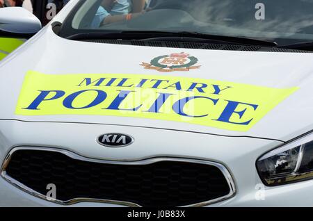 Le tattoo militaire COLCHESTER ESSEX UK 8 Juillet 2014 : voiture de police militaire bonnet Banque D'Images