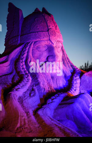 Thor. ANTALYA, TURQUIE : des pyramides d'Égypte à mighty Thor dieu Viking ces étonnantes œuvres d'art qui sont faites à partir de sable et l'eau. Le thème de cette année internationale d'Antalya est le Festival de sculptures de sable "sept merveilles du monde et la mythologie' et les spectaculaires sculptures : Le Taj Mahal, le Sphinx et les pyramides des Incas. D'autres sculptures : dieux mythiques parmi une gamme de cultures anciennes dont Neptune de la Grèce, les Vikings de Thor et Horus de l'ancienne Egypte. Une fois la nuit tombée les sculptures sont éclairées par un système d'éclairage. L'hôtel - images - photos Banque D'Images