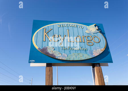 Key Largo, FL, USA - Le 16 mars 2017 : Bienvenue à Key Largo signe à l'autoroute numéro 1 en Floride, États-Unis Banque D'Images