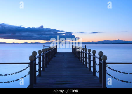 Le lac Sevan, tôt le matin, l'eau douce du lac de haute altitude, Gegharkunik Province, l'Arménie, le Caucase, l'Asie Banque D'Images