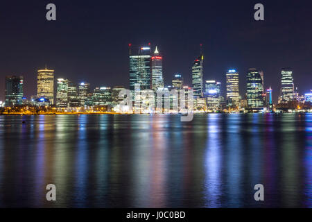 Toits de Perth City at night, à l'ouest de l'Australie. Banque D'Images