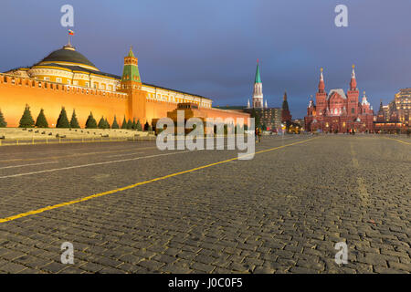 La place Rouge, le tombeau de Lénine, et le Musée d'histoire de l'État, Moscou, Russie Banque D'Images