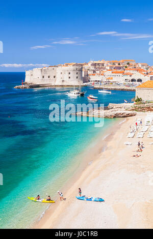 La plage de Banje, Vieux Port et la vieille ville de Dubrovnik, Dubrovnik, Croatie, la côte dalmate Banque D'Images