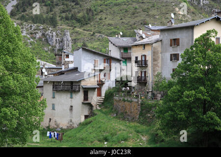 Le Village de La Brigue, vallée de la Roya, Alpes Maritimes, Côte d'Azur, Provence, France Banque D'Images