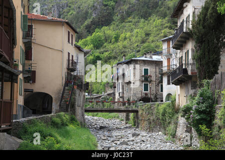 Le Village de La Brigue, vallée de la Roya, Alpes Maritimes, Côte d'Azur, Provence, France Banque D'Images