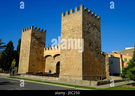 Porte de la ville murs, Alcudia, Majorque, Iles Baléares, Espagne Banque D'Images