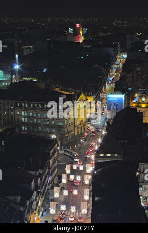 Paysage de nuit de la ville de Porto à partir de la tour des clercs de Porto, Portugal. Banque D'Images