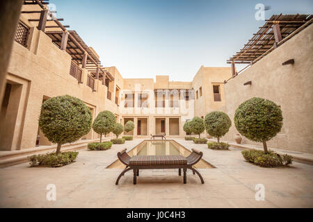 Bab Al Shams Desert Restort. Un hôtel de luxe dans un oasis dans DUBAÏ, ÉMIRATS ARABES UNIS Banque D'Images