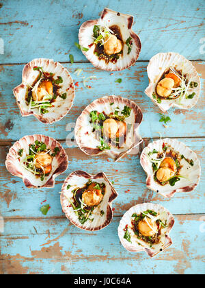 Coquilles de pétoncles avec starter Banque D'Images