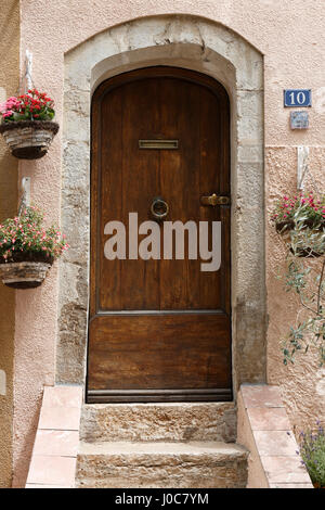 Porte, ancien heurtoir, Aups, Var, Provence-Alpes-Côte d'Azur, France,Europe Banque D'Images