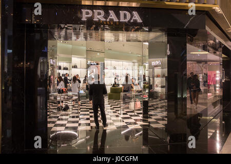 Le magasin Prada dans le centre commercial de Dubaï, Dubaï Banque D'Images