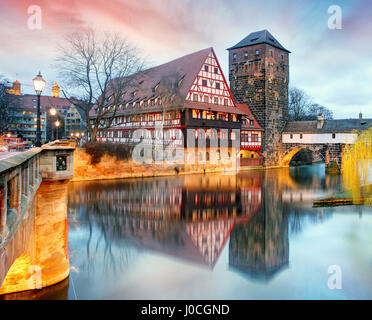 Nuremberg, Allemagne à Bridge. Banque D'Images