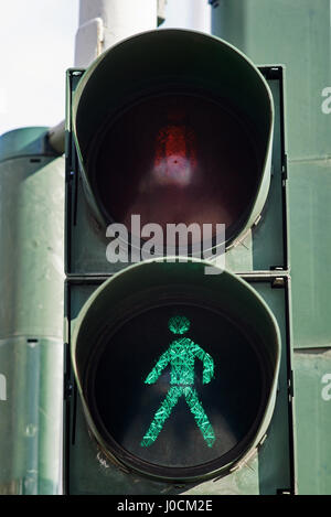 Feu de circulation à l'homme vert sympol. Banque D'Images