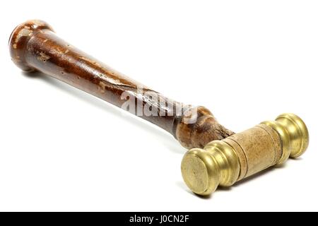Vintage gavel isolé sur fond blanc Banque D'Images