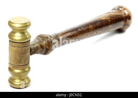 Vintage gavel isolé sur fond blanc Banque D'Images