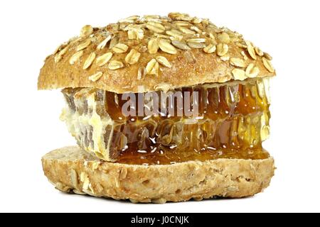 De miel en rayon burger isolé sur fond blanc Banque D'Images