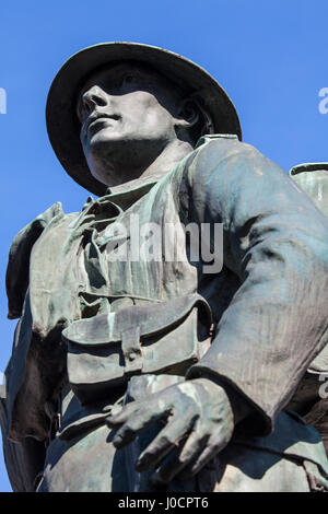 Un monument dédié à ceux qui ont perdu la vie au cours de la Grande Guerre de 1914-1918, situé dans la ville historique de Winchester en Cumbria, UK. Banque D'Images