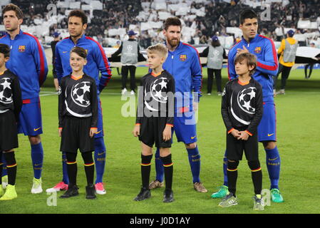 Turin, Italie. Apr 11, 2017. De gauche à droite : Sergi Roberto, Lionel Messi, Neymar et Luis Suarez avant la première manche du quart de finale de la Ligue des Champions entre la Juventus et Barcelone FCB au Juventus Stadium le 11 avril 2017 à Turin, Italie. La Juventus a gagné 3-0 sur Barcelone. Credit : Massimiliano Ferraro/Alamy Live News Banque D'Images