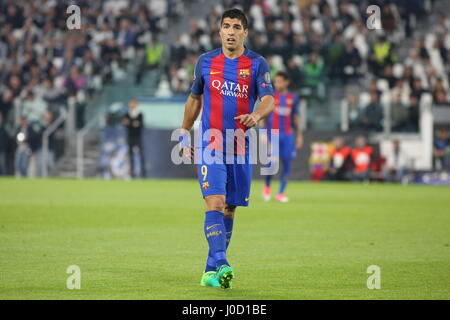 Turin, Italie. Apr 11, 2017. Luis Suarez (FCB Barcelone) lors de la 1ère manche du quart de finale de la Ligue des Champions entre la Juventus et Barcelone FCB au Juventus Stadium le 11 avril 2017 à Turin, Italie. La Juventus a gagné 3-0 sur Barcelone. Credit : Massimiliano Ferraro/Alamy Live News Banque D'Images