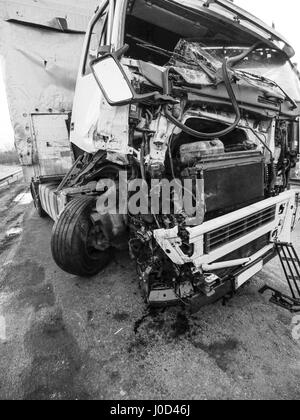 26 mars 2017 - Cabine d'un camion blessé lors d'un accident Crédit : Igor Golovniov/ZUMA/Alamy Fil Live News Banque D'Images