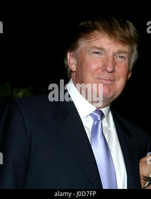 Los Angeles, CA, USA. Feb 29, 2004. 2004 KATHY HUTCHINS /HUTCHINS PHOTO.VANITY FAIR OSCAR PARTY.RESTAURANT MORTONS.WEST HOLLYWOOD, CA .Le 29 février 2004 .L'atout de Donald Crédit : Kathy Hutchins/via Zuma Zuma/fil Wire/Alamy Live News Banque D'Images