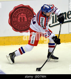 Chomutov, République tchèque. 12 avr, 2017. Pavel Musil (CZE) en action au cours de l'Euro Hockey Challenge match République tchèque contre la Norvège à Chomutov, République tchèque, le 12 avril 2015. Credit : Libor Zavoral/CTK Photo/Alamy Live News Banque D'Images