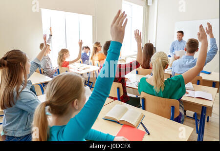 Groupe d'élèves du secondaire et des enseignants Banque D'Images