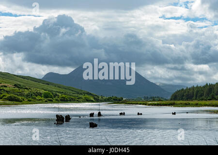 Errigal sur le Lough Nacung, inférieur, comté de Donegal, Irlande Banque D'Images