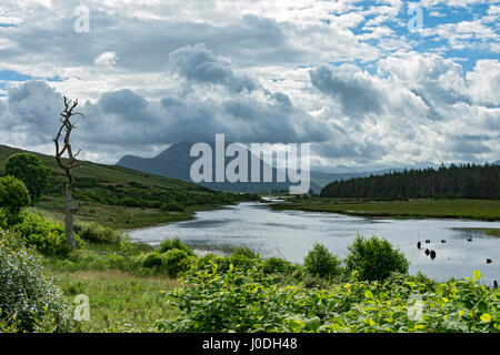 Errigal sur le Lough Nacung, inférieur, comté de Donegal, Irlande Banque D'Images