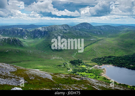 Le Glen empoisonné et la gamme de Slieve Snaght, et Lough Dunlewy, depuis le sommet d'Errigal, comté de Donegal, Irlande, Banque D'Images