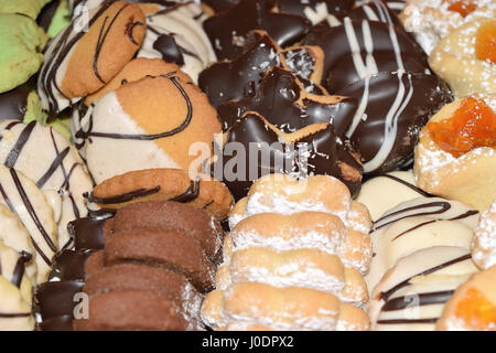 Assortiment de délicieux biscuits siciliens avec chocolat, vanille et plus Banque D'Images