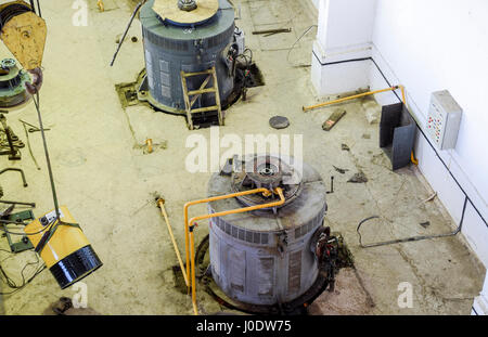 Moteurs de pompes à eau à une station de pompage d'eau. Système d'irrigation pompage de rizières. Prix contrôle et maintenance des moteurs électriques de la pompe. Banque D'Images