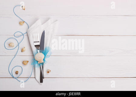 Table d'été, maison de vacances concept d'arrière-plan avec des coquillages Banque D'Images