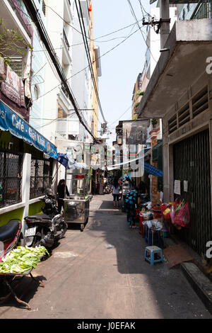 Ho Chi Minh Ville (Saigon)Vietnam - 7 mars 2017 : ruelles typiques d'Saigonespecially difficiles à trouver pour les touristes à la recherche d'un hôtel. Banque D'Images