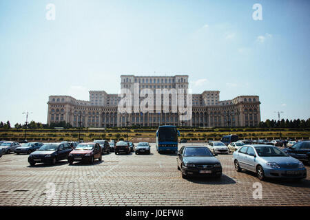 Le Palais du Parlement à Bucarest, Roumanie. Le Parlement européen est le plus grand bâtiment civil et deuxième plus grand bâtiment au monde un Banque D'Images