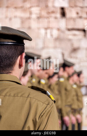 Les soldats des FDI inauguration au Mur occidental (Israël) Banque D'Images