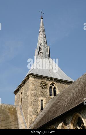 Église St Helens Wheathampstead, Hertfordshire. Aborder la spire, avec des séquences dans un chevrons, Banque D'Images