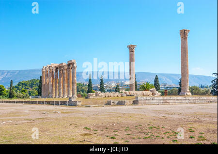 Temple de Zeus Olympien est l'un des principaux temples antiques d'Athènes dédié au roi des dieux de l'ancienne période en Grèce Banque D'Images