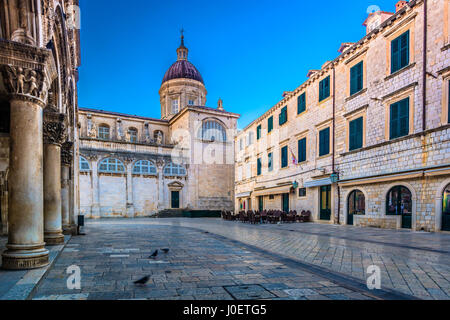 Vieille église historique de Dubrovnik en Croatie, station touristique de l'Europe. Banque D'Images