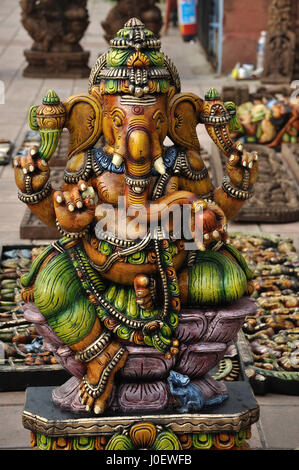 Statue Ganesh sculpté en bois, de l'Andhra Pradesh, Inde, Asie Banque D'Images