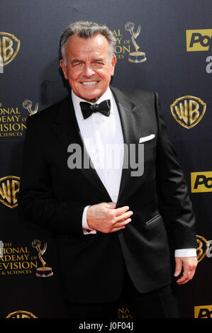 Ray Wise assiste à la 42e Prix Daytime Emmy à Warner Bros Studios le 26 avril 2015 à Burbank, Californie. Banque D'Images