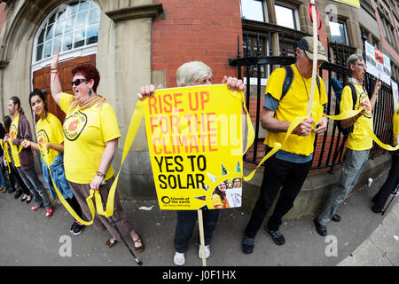 Protestation de fracturation - anti-manifestants fracturation persuader Lancashire Conseil de refuser la permission de Cuadrilla fracturation près de Blackpool. Banque D'Images